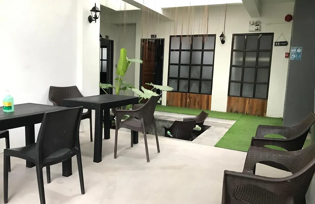 Avisala Hostel Coron-1